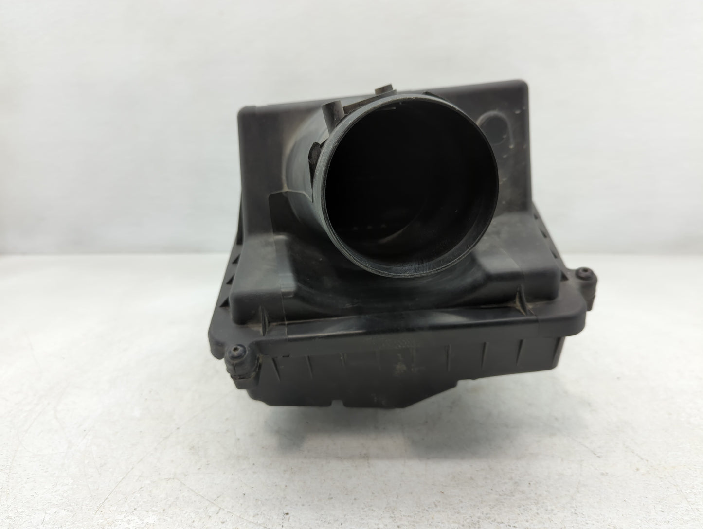 Gmc Yukon Xl Air Cleaner Intake-duct Hose Tube - Oemusedautoparts1.com