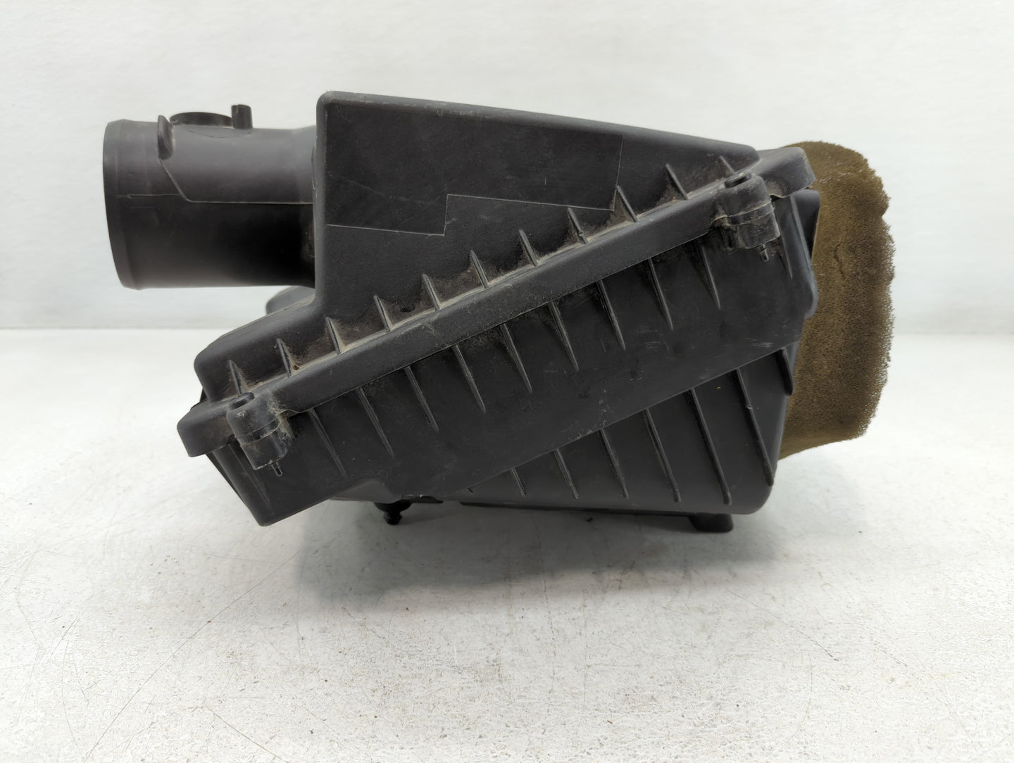 Gmc Yukon Xl Air Cleaner Intake-duct Hose Tube - Oemusedautoparts1.com