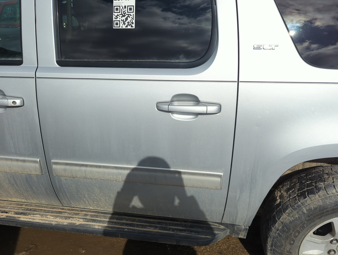 2007-2014 Gmc Yukon Xl 1500 Driver Rear Door Oem 1368590 - Oemusedautoparts1.com