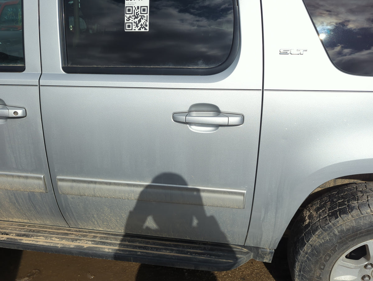 2007-2014 Gmc Yukon Xl 1500 Driver Rear Door Oem 1368590 - Oemusedautoparts1.com