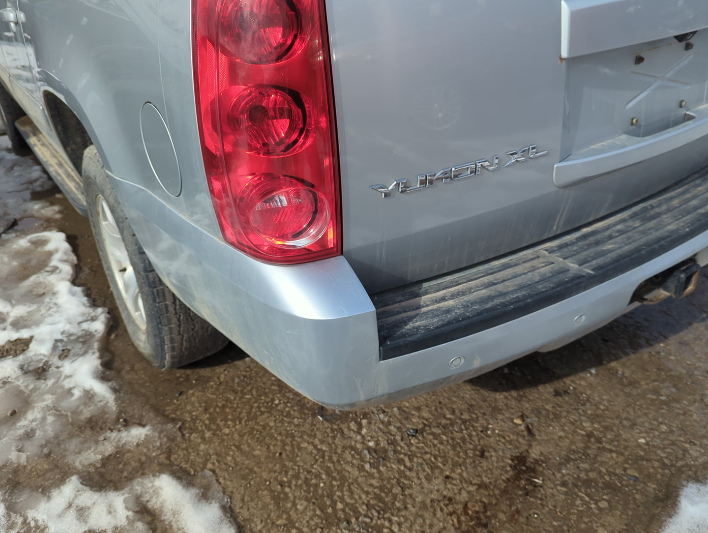 2007-2014 Gmc Yukon Xl 1500 Rear Bumper Assembly Oem 1368591 - Oemusedautoparts1.com