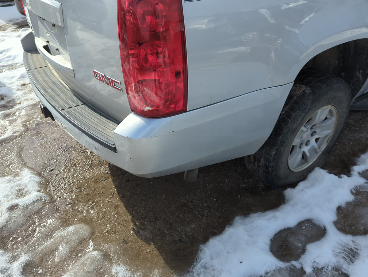 2007-2014 Gmc Yukon Xl 1500 Rear Bumper Assembly Oem 1368591 - Oemusedautoparts1.com