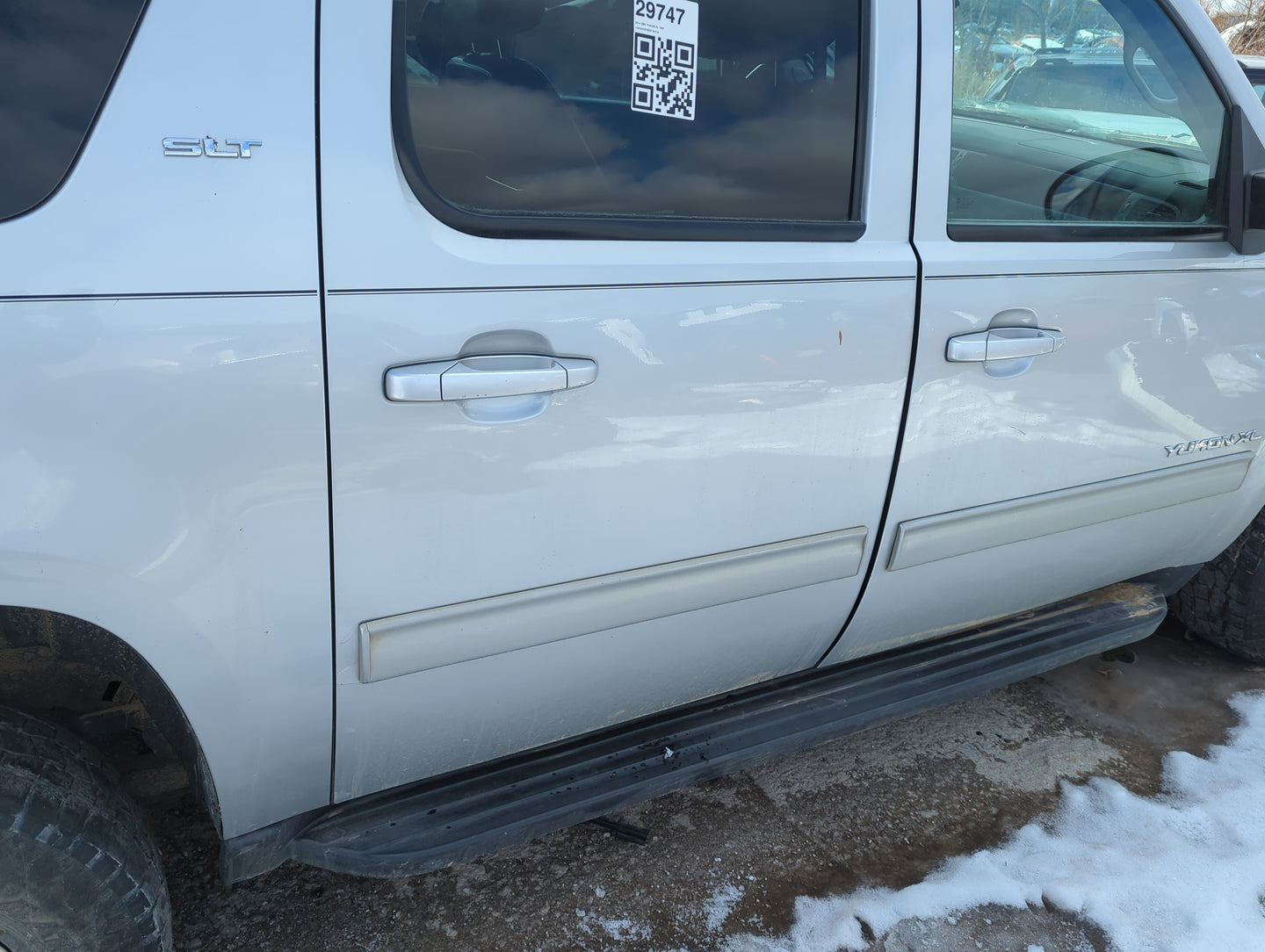 2007-2014 Gmc Yukon Xl 1500 Passenger Rear Door Oem 1368614 - Oemusedautoparts1.com