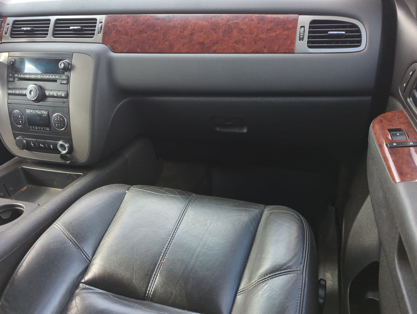 2014 Gmc Yukon Xl 1500 Passenger Glove Box Door Storage Compartment - Oemusedautoparts1.com