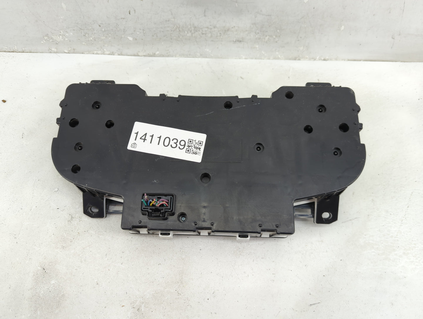 2014 Gmc Yukon Xl 1500 Instrument Cluster Speedometer Gauges P/N:22838415 Fits OEM Used Auto Parts - Oemusedautoparts1.com