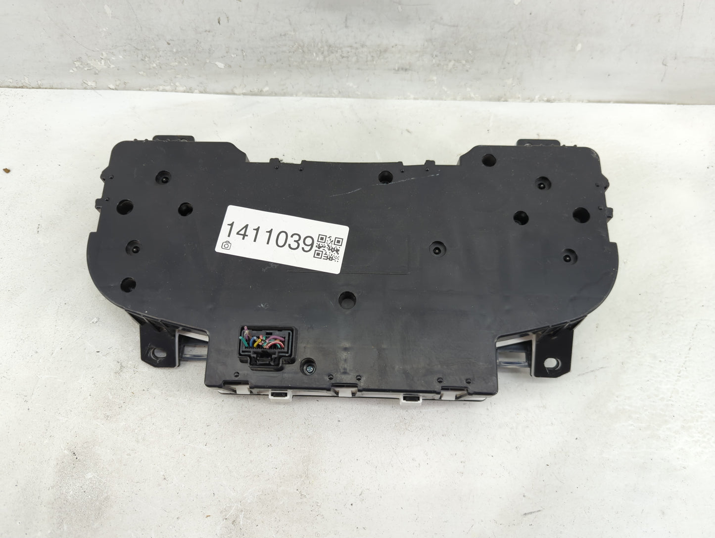 2014 Gmc Yukon Xl 1500 Instrument Cluster Speedometer Gauges P/N:22838415 Fits OEM Used Auto Parts - Oemusedautoparts1.com
