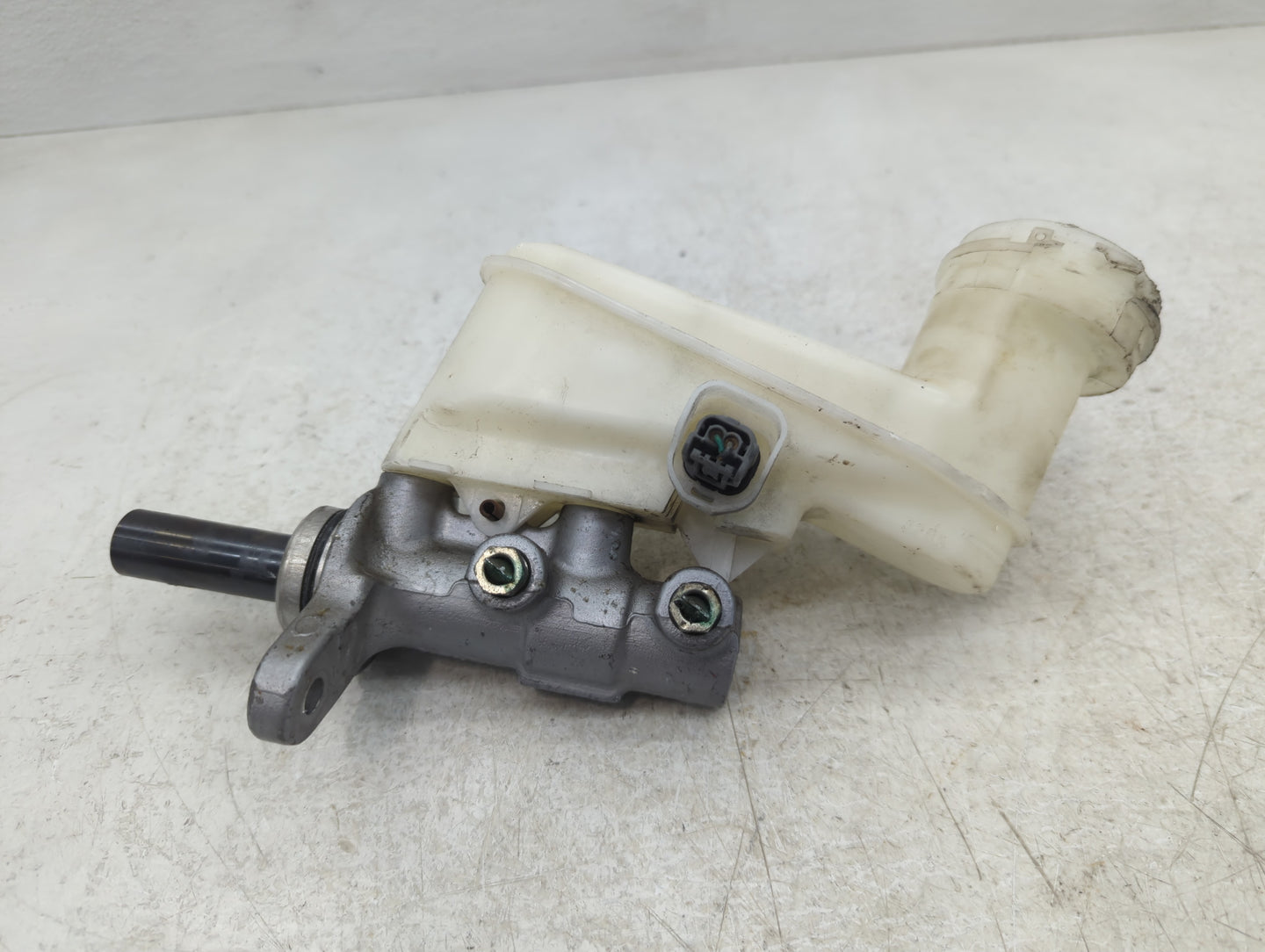 2013-2017 Honda Accord Brake Master Cylinder - Oemusedautoparts1.com