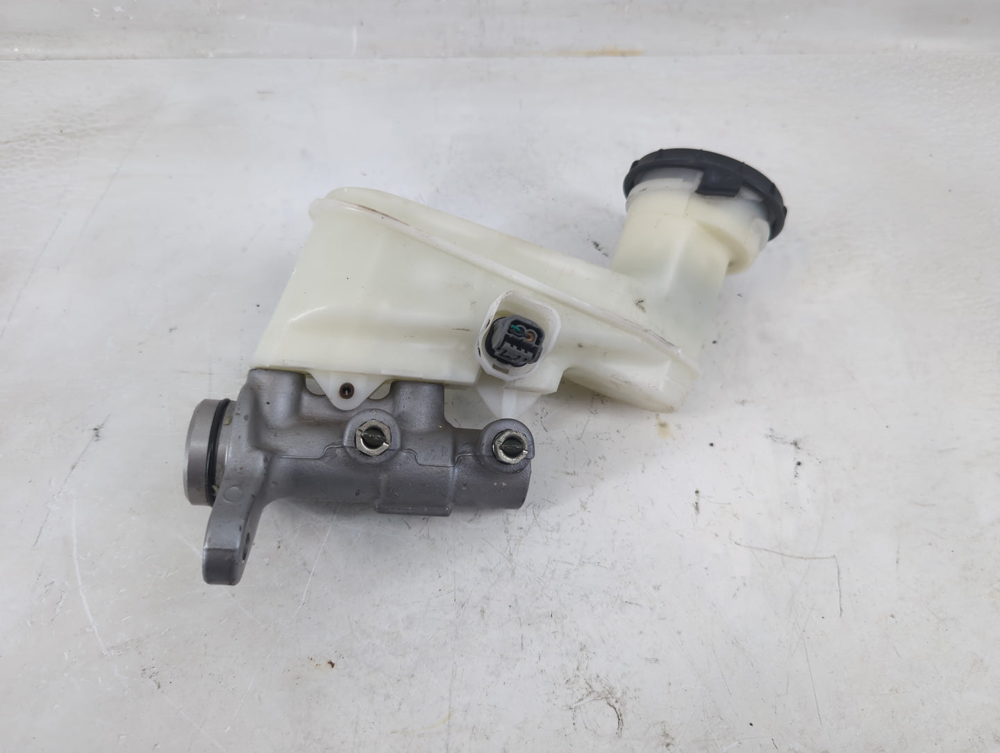 2013-2017 Honda Accord Brake Master Cylinder - Oemusedautoparts1.com