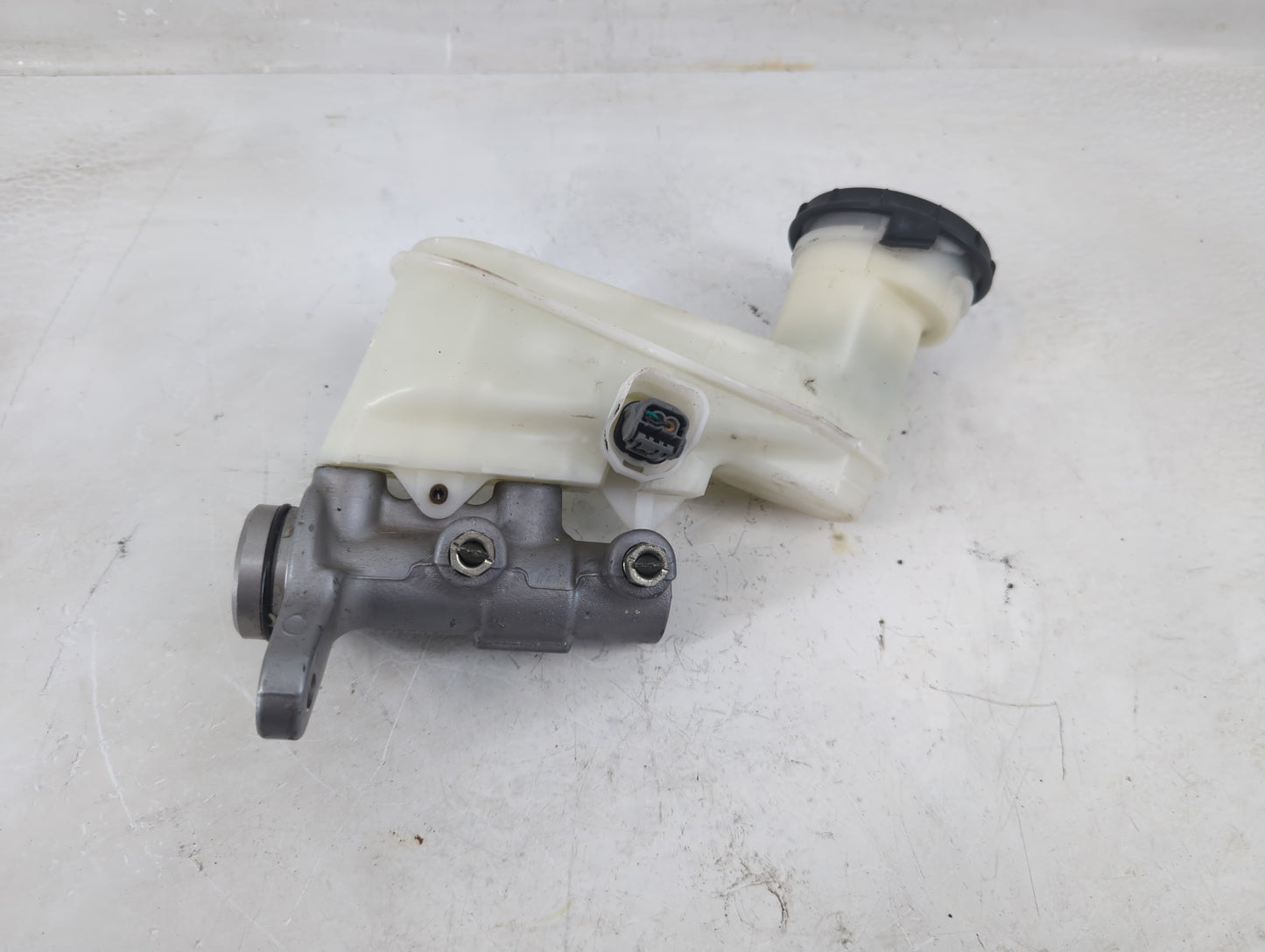 2013-2017 Honda Accord Brake Master Cylinder - Oemusedautoparts1.com