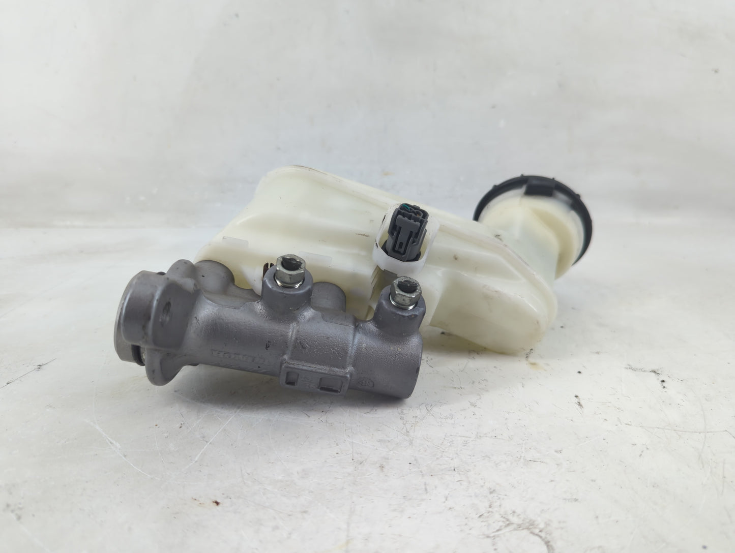 2013-2017 Honda Accord Brake Master Cylinder - Oemusedautoparts1.com
