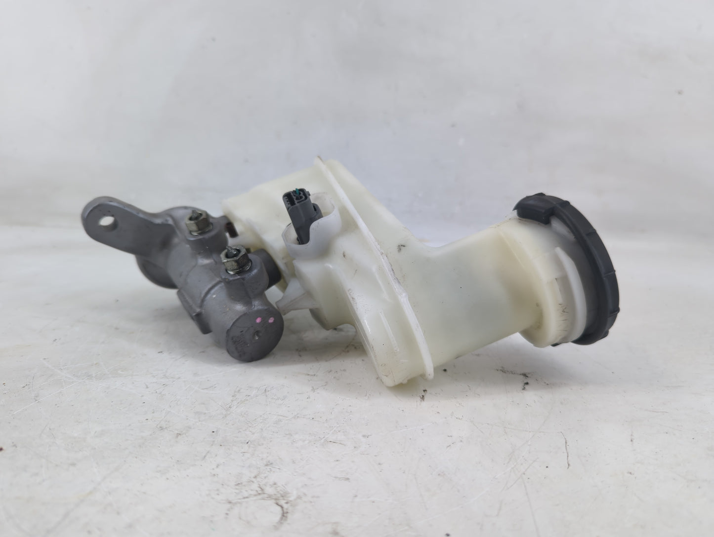 2013-2017 Honda Accord Brake Master Cylinder - Oemusedautoparts1.com