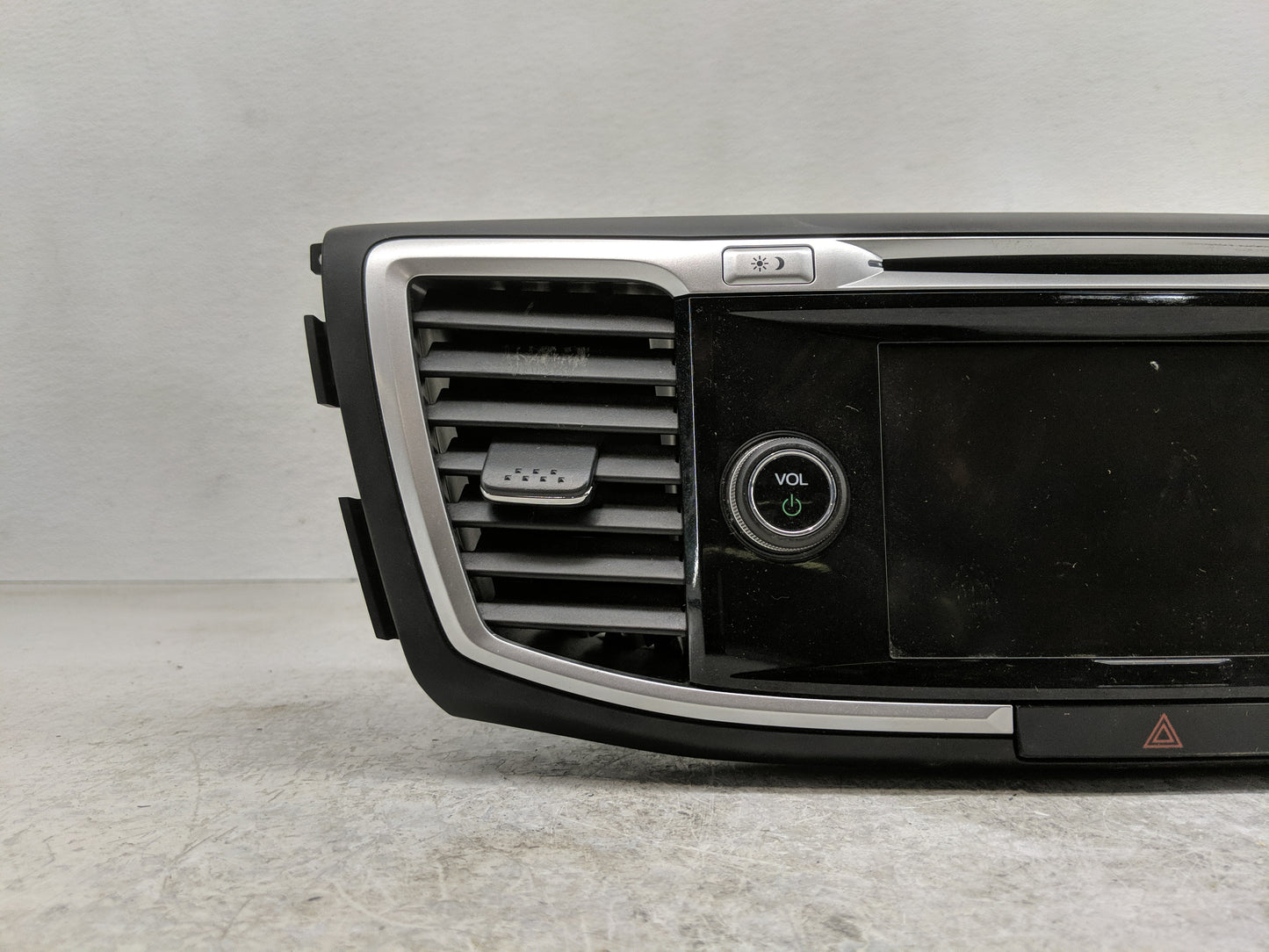 2014 Honda Accord Radio AM FM Cd Player Receiver Replacement P/N:39101-T3W-A820-M1 Fits OEM Used Auto Parts - Oemusedautopar