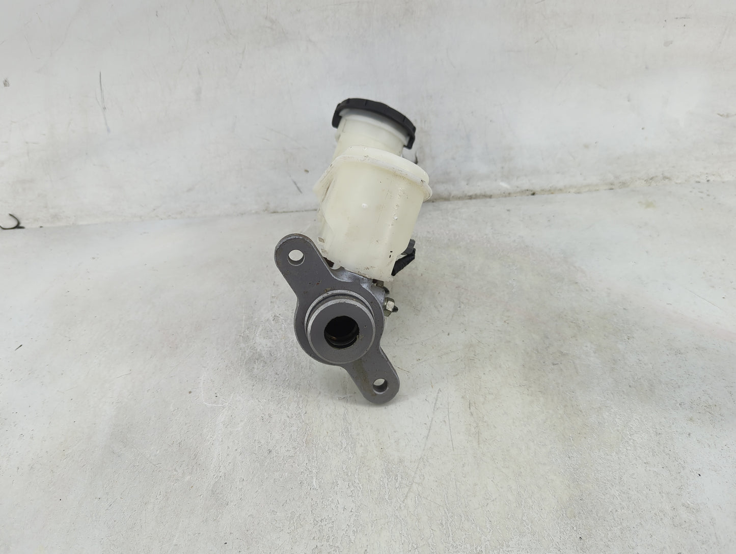 2013-2017 Honda Accord Brake Master Cylinder 1490018 - Oemusedautoparts1.com