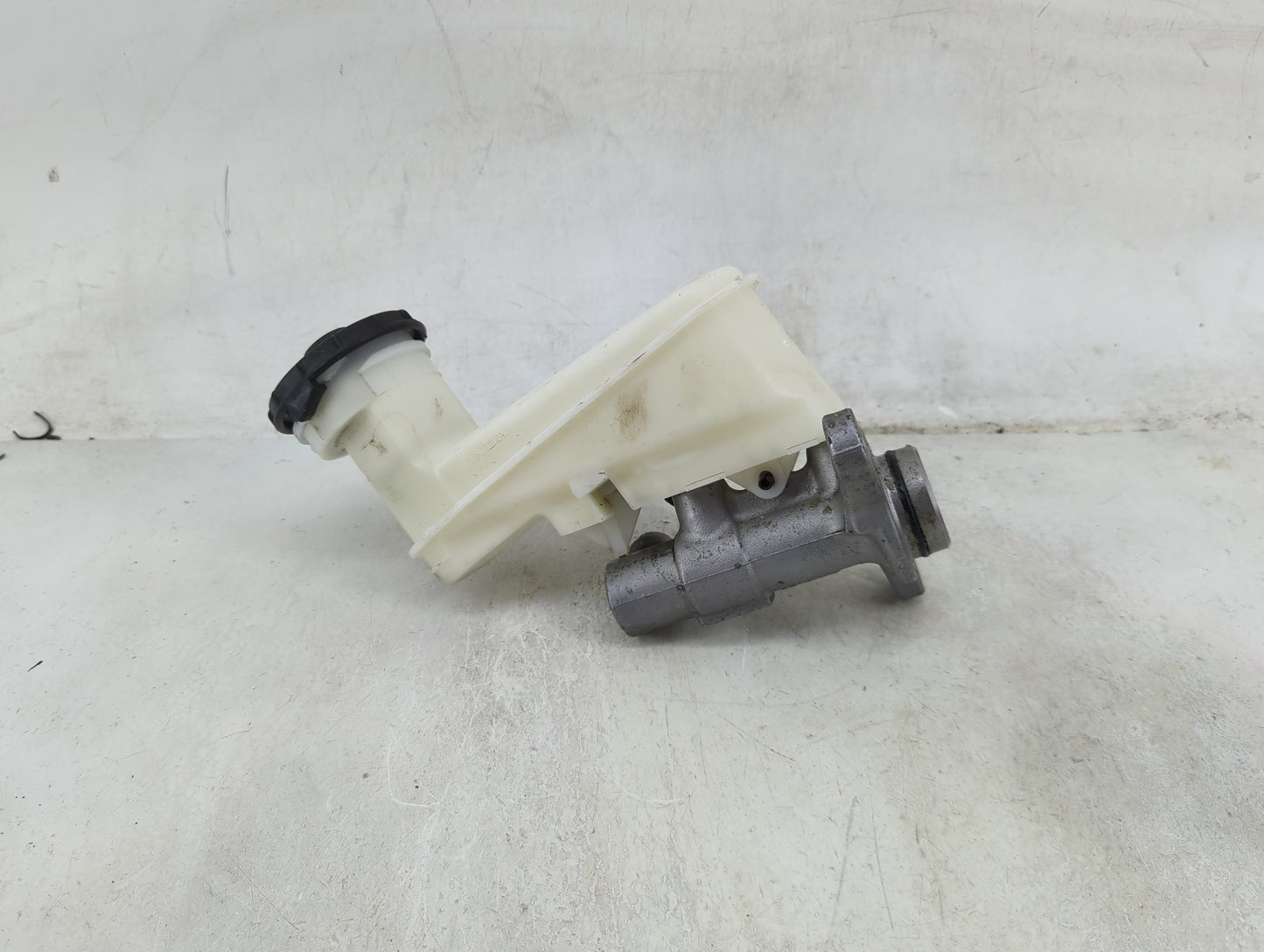 2013-2017 Honda Accord Brake Master Cylinder 1490018 - Oemusedautoparts1.com