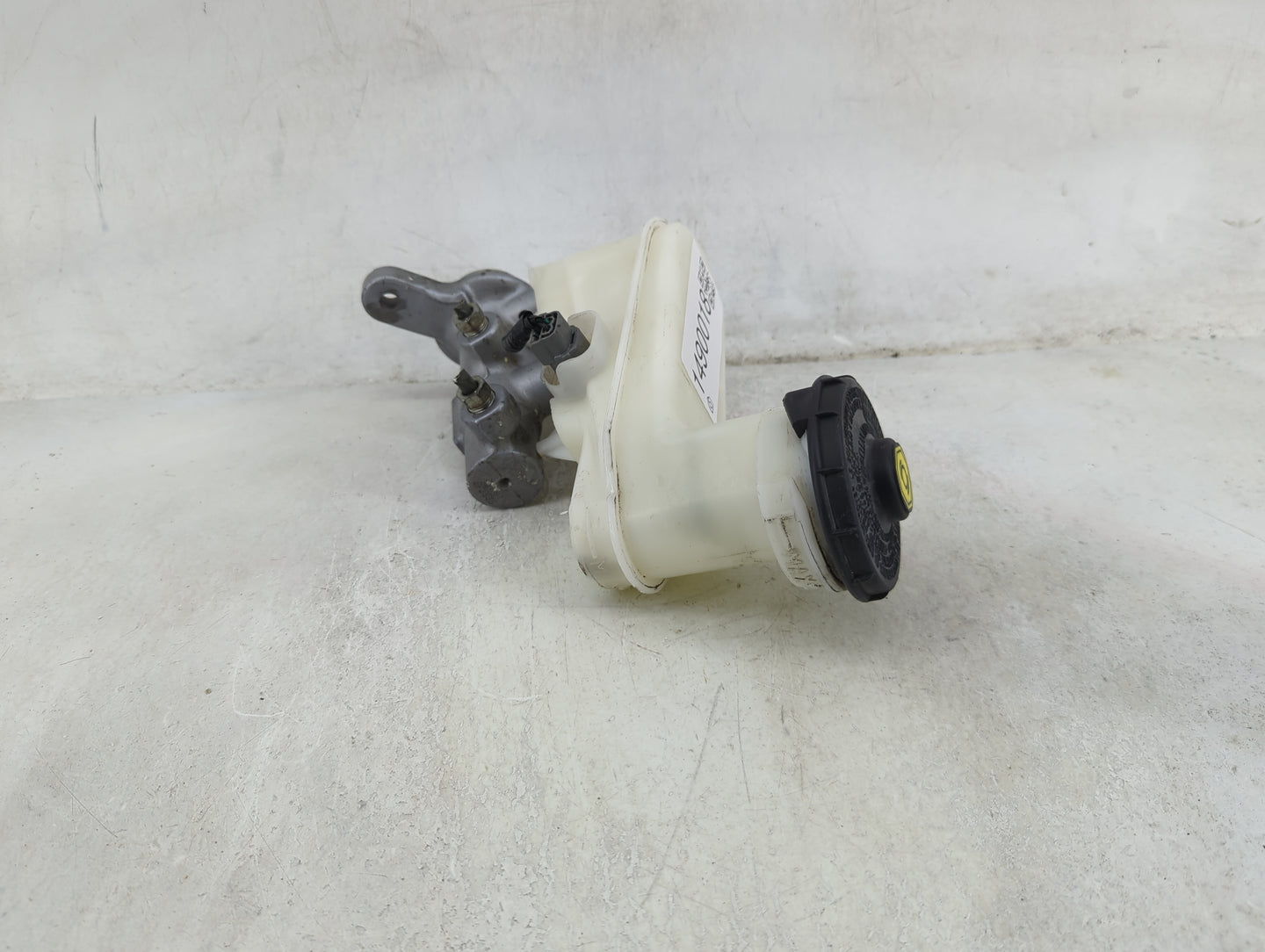 2013-2017 Honda Accord Brake Master Cylinder 1490018 - Oemusedautoparts1.com