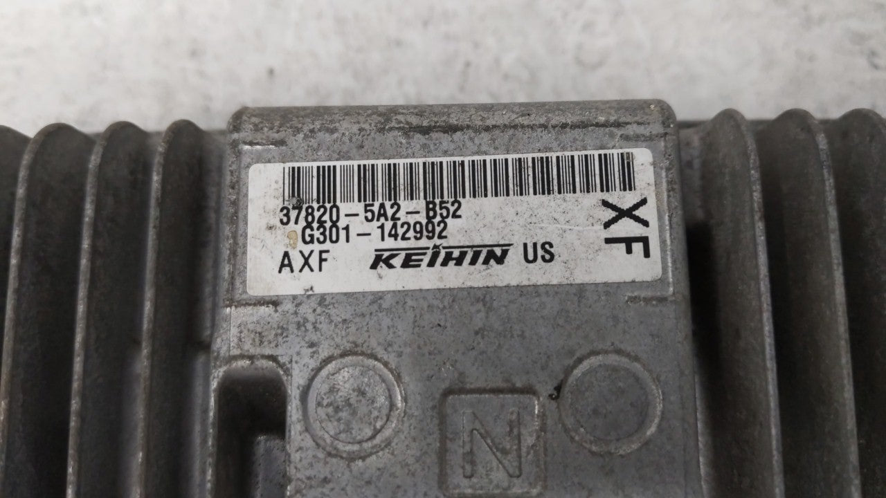 2014 Honda Accord PCM Engine Control Computer ECU ECM PCU OEM P/N:37820-5A2-B52 37820-5A2-B51 Fits OEM Used Auto Parts - Oem