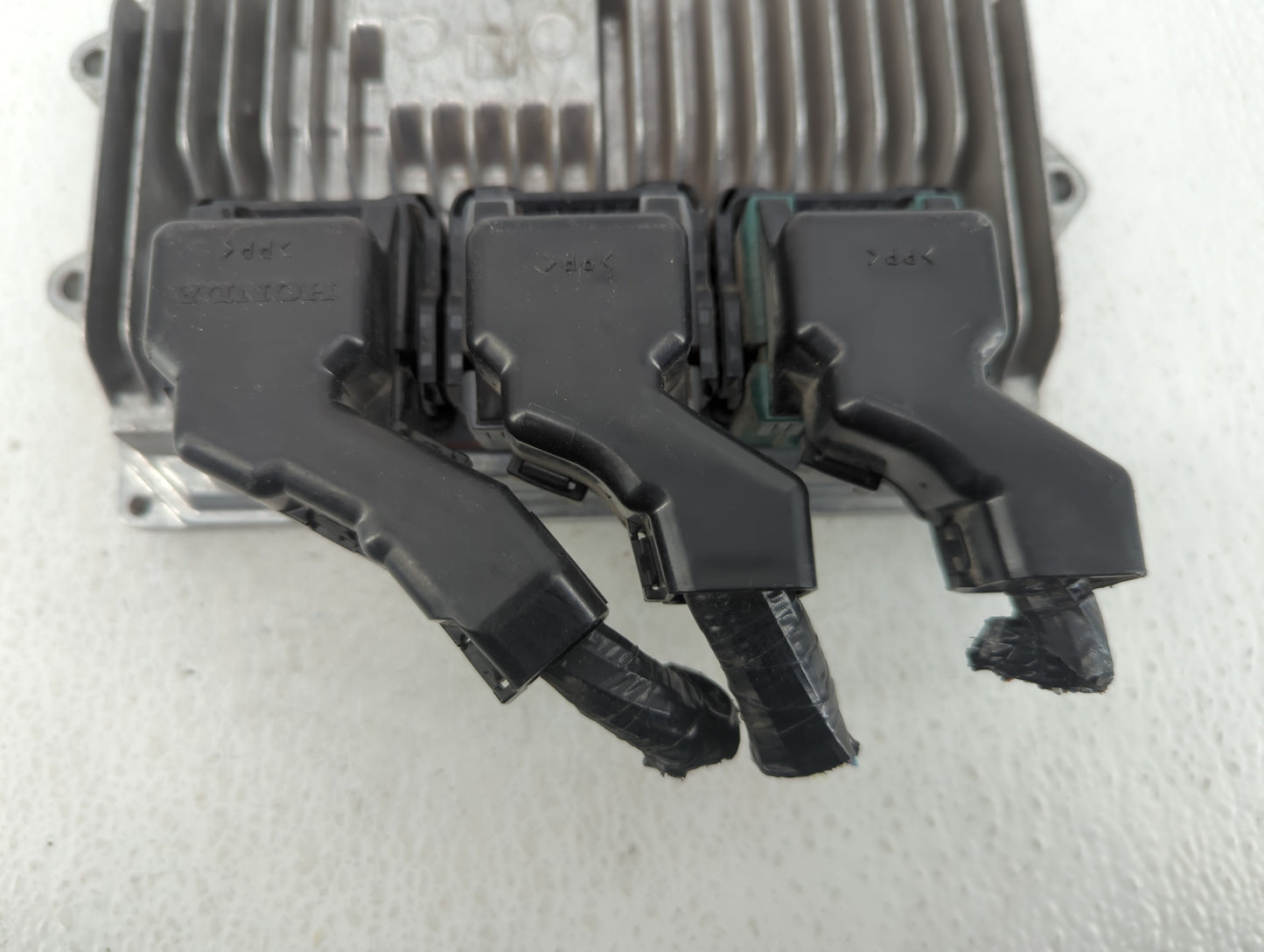 2014 Honda Accord PCM Engine Control Computer ECU ECM PCU OEM P/N:37820-5A3-L21 37820-5A3-L22 Fits OEM Used Auto Parts - Oem