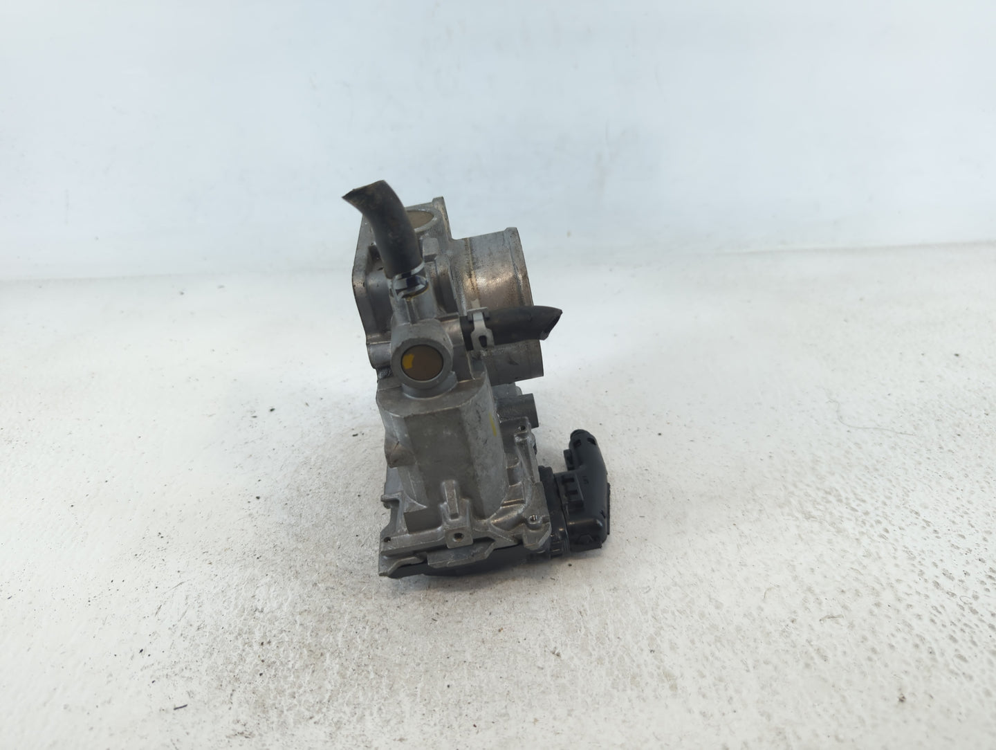 2013-2017 Honda Accord Throttle Body P/N:GMF4A M40402 Fits Fits 2013 2014 2015 2016 2017 2018 2019 2020 2021 2022 OEM Used A