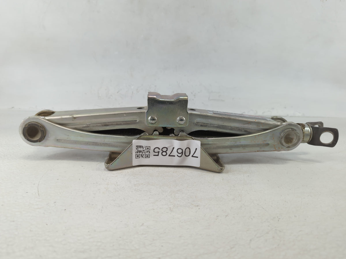 2014 Honda Accord Spare Scissor Car Jack 706785 - Oemusedautoparts1.com