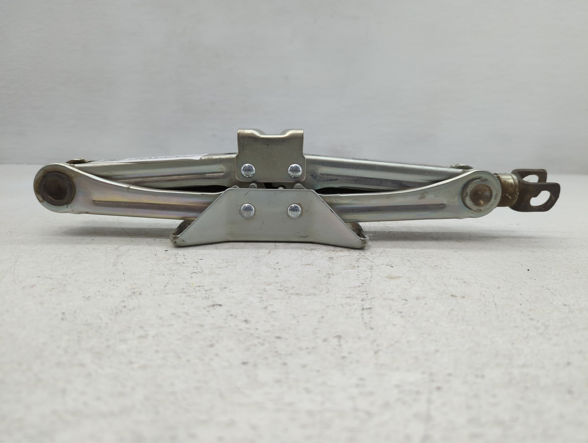 2014 Honda Accord Spare Scissor Car Jack 735402 - Oemusedautoparts1.com