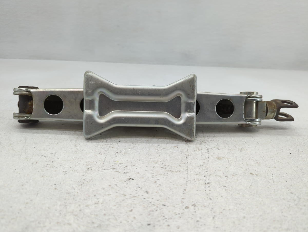 2014 Honda Accord Spare Scissor Car Jack 735402 - Oemusedautoparts1.com