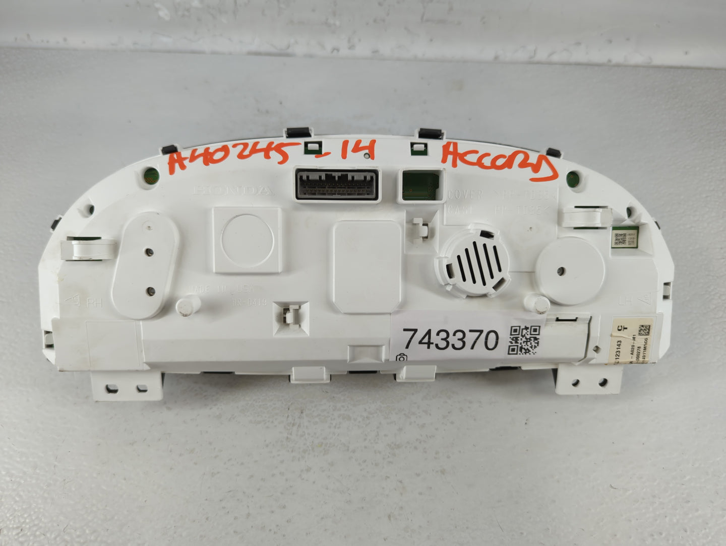 2014 Honda Accord Instrument Cluster Speedometer Gauges P/N:CT0123143 78100-T2A-A020-M1 Fits OEM Used Auto Parts - Oemusedau