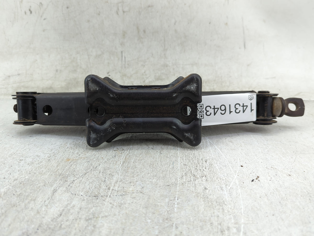2014 Honda Civic Spare Scissor Car Jack 1431643 - Oemusedautoparts1.com