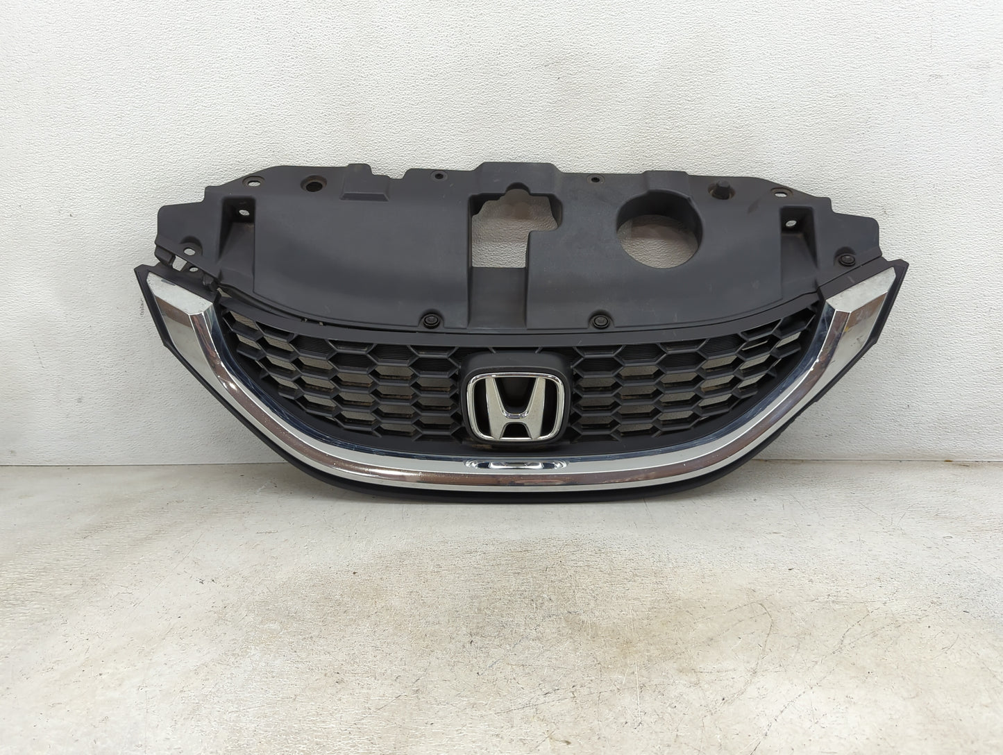 2013-2015 Honda Civic Front Grille Bumper Not Included 1460111 - Oemusedautoparts1.com