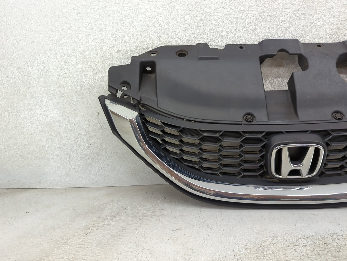 2013-2015 Honda Civic Front Grille Bumper Not Included 1460111 - Oemusedautoparts1.com