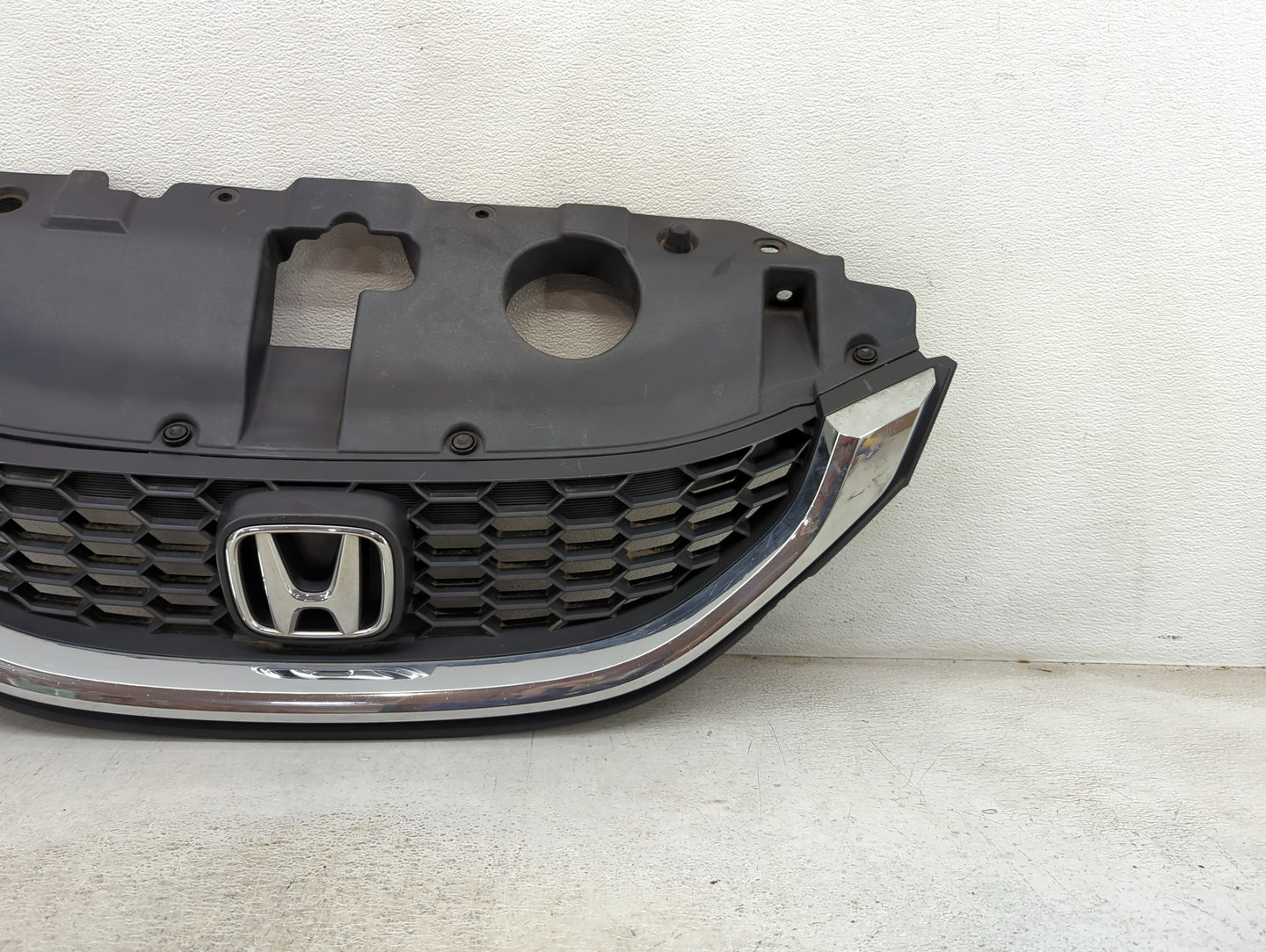 2013-2015 Honda Civic Front Grille Bumper Not Included 1460111 - Oemusedautoparts1.com