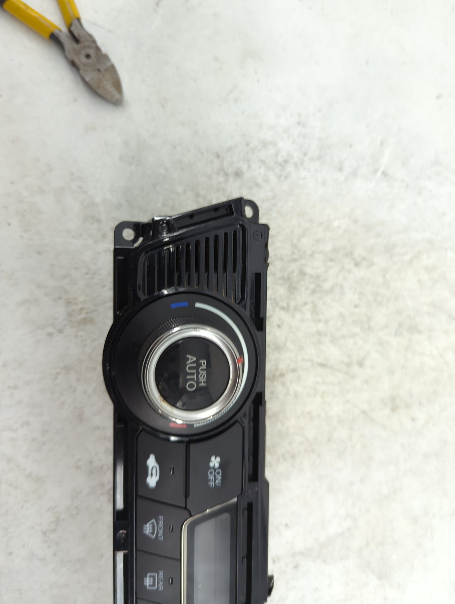 2013-2015 Honda Civic Climate Control Module Temperature AC/Heater Replacement P/N:A42 NH-587L SANWA2A059A Fits OEM Used Aut