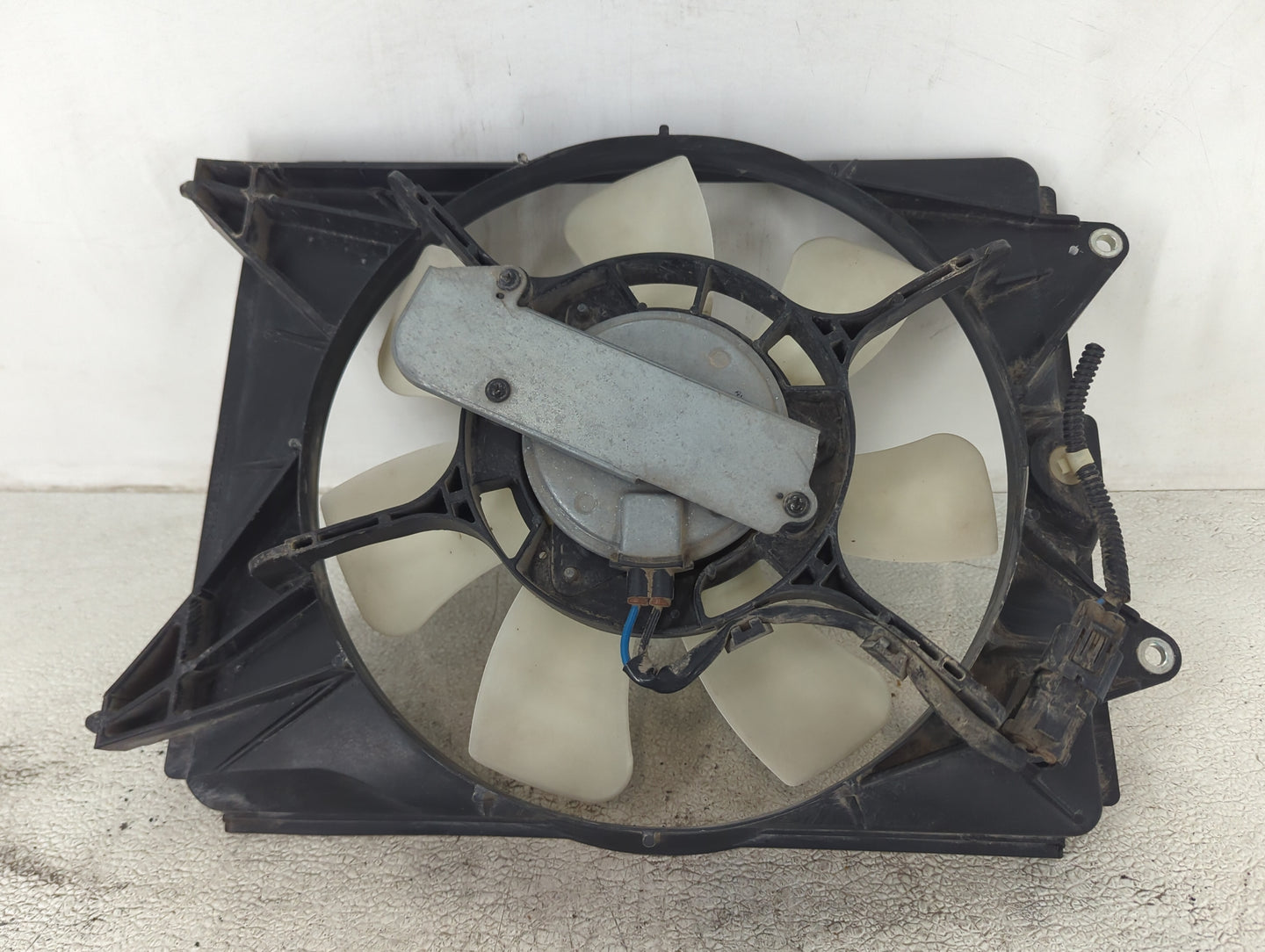 2014 Honda Civic Electric Radiator Cooling Fan Motor Assembly Fits OEM Used Auto Parts - Oemusedautoparts1.com