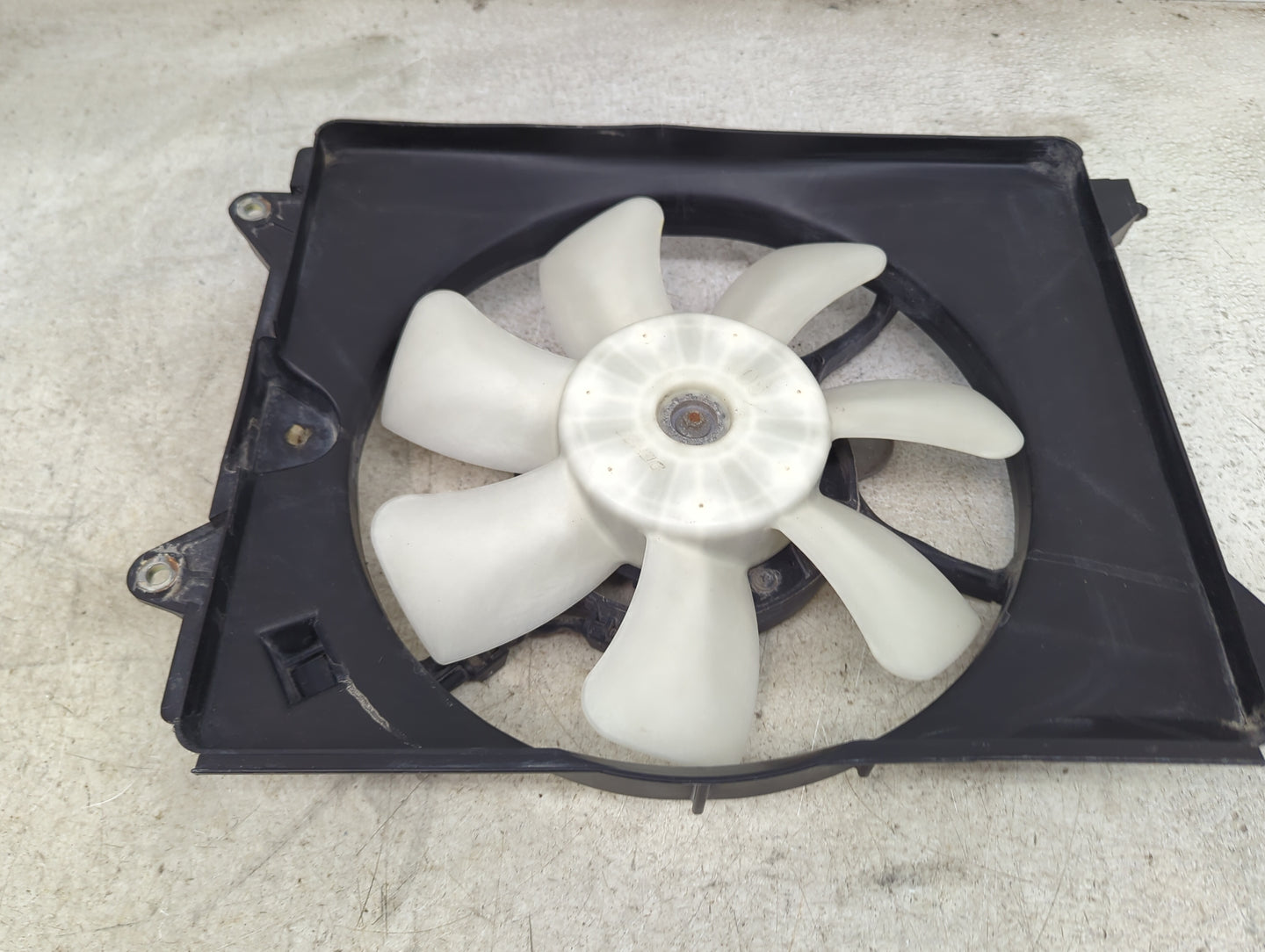 2014 Honda Civic Electric Radiator Cooling Fan Motor Assembly Fits OEM Used Auto Parts - Oemusedautoparts1.com