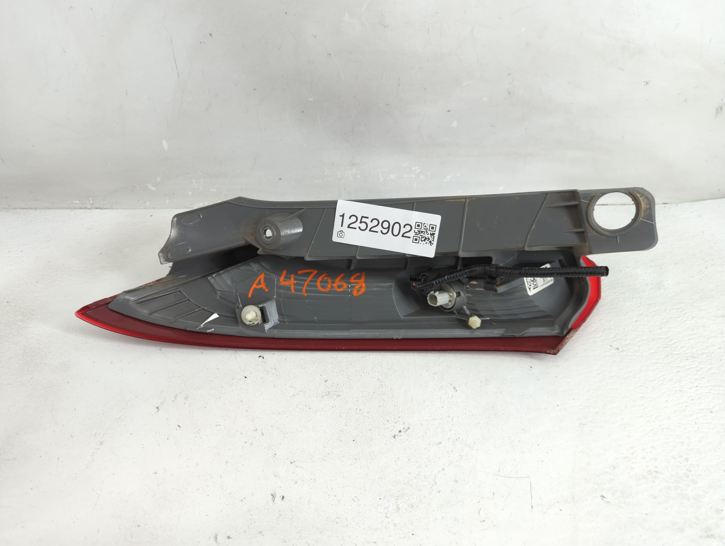 2012-2014 Honda Cr-V Tail Light Assembly Passenger Right OEM Fits Fits 2012 2013 2014 OEM Used Auto Parts - Oemusedautoparts