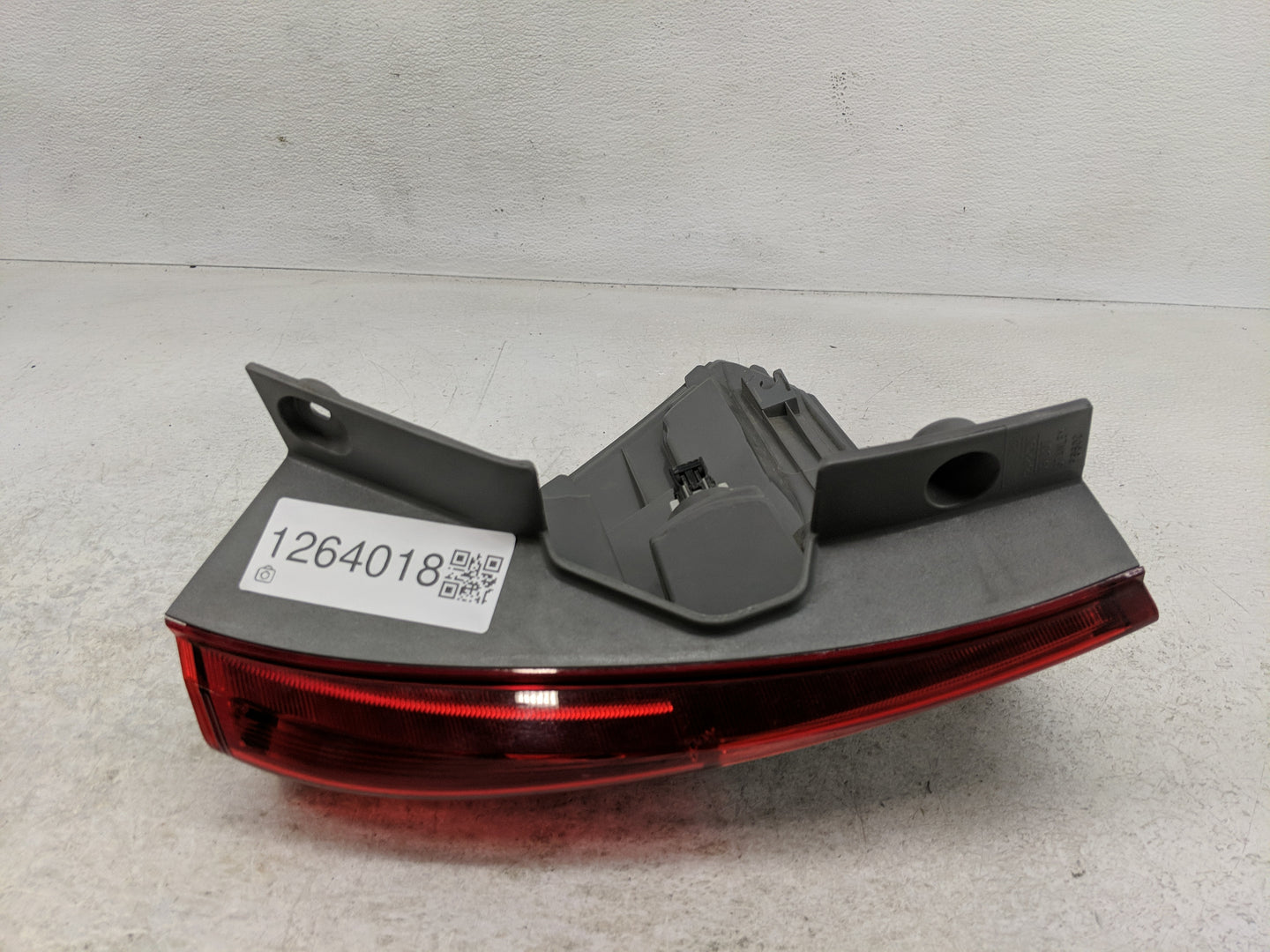 2012-2014 Honda Cr-V Tail Light Assembly Driver Left OEM Fits Fits 2012 2013 2014 OEM Used Auto Parts - Oemusedautoparts1.co