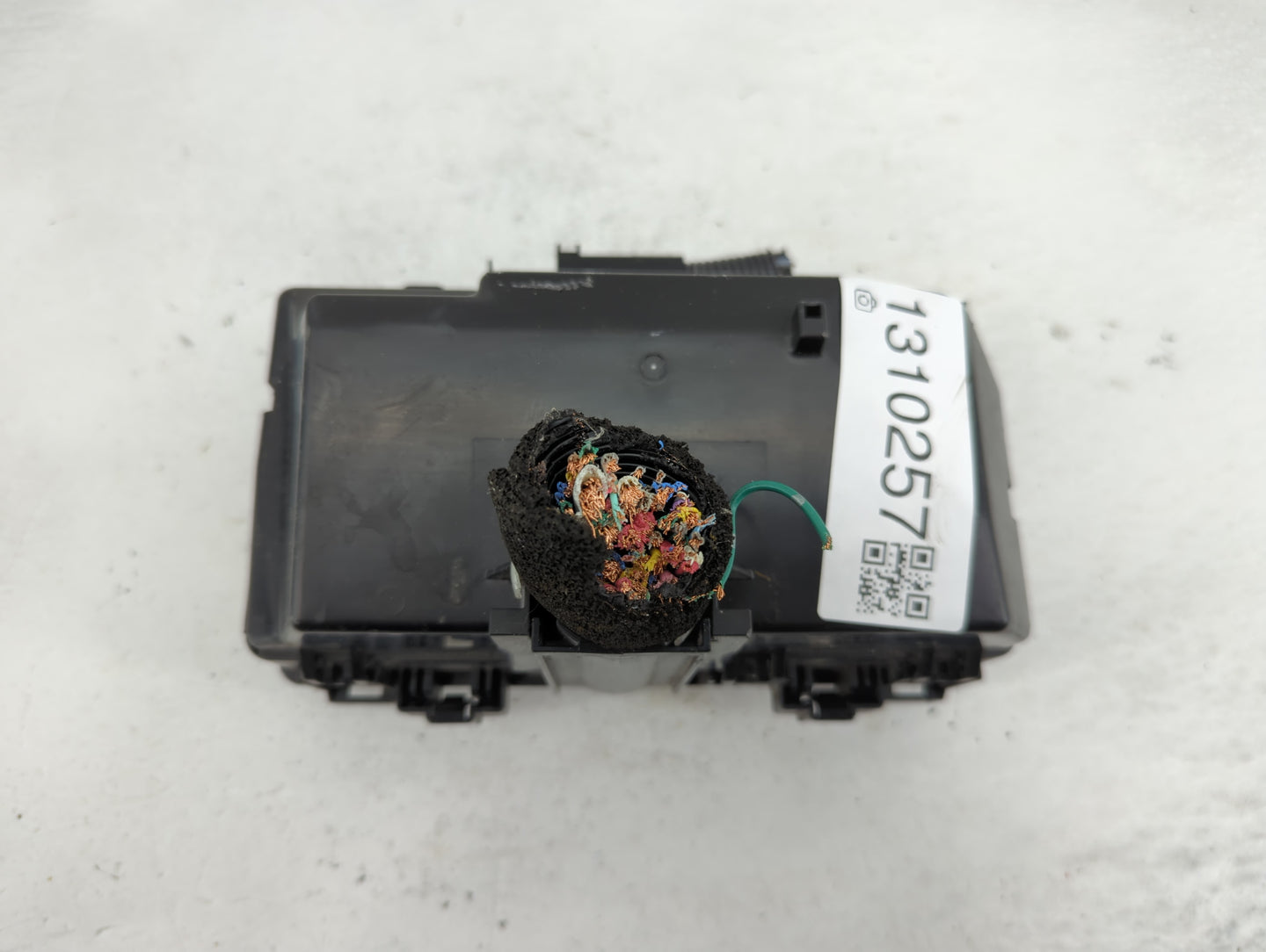 2012-2014 Honda Cr-V Fusebox Fuse Box Panel Relay Module P/N:T0A A011 Fits Fits 2012 2013 2014 OEM Used Auto Parts - Oemused