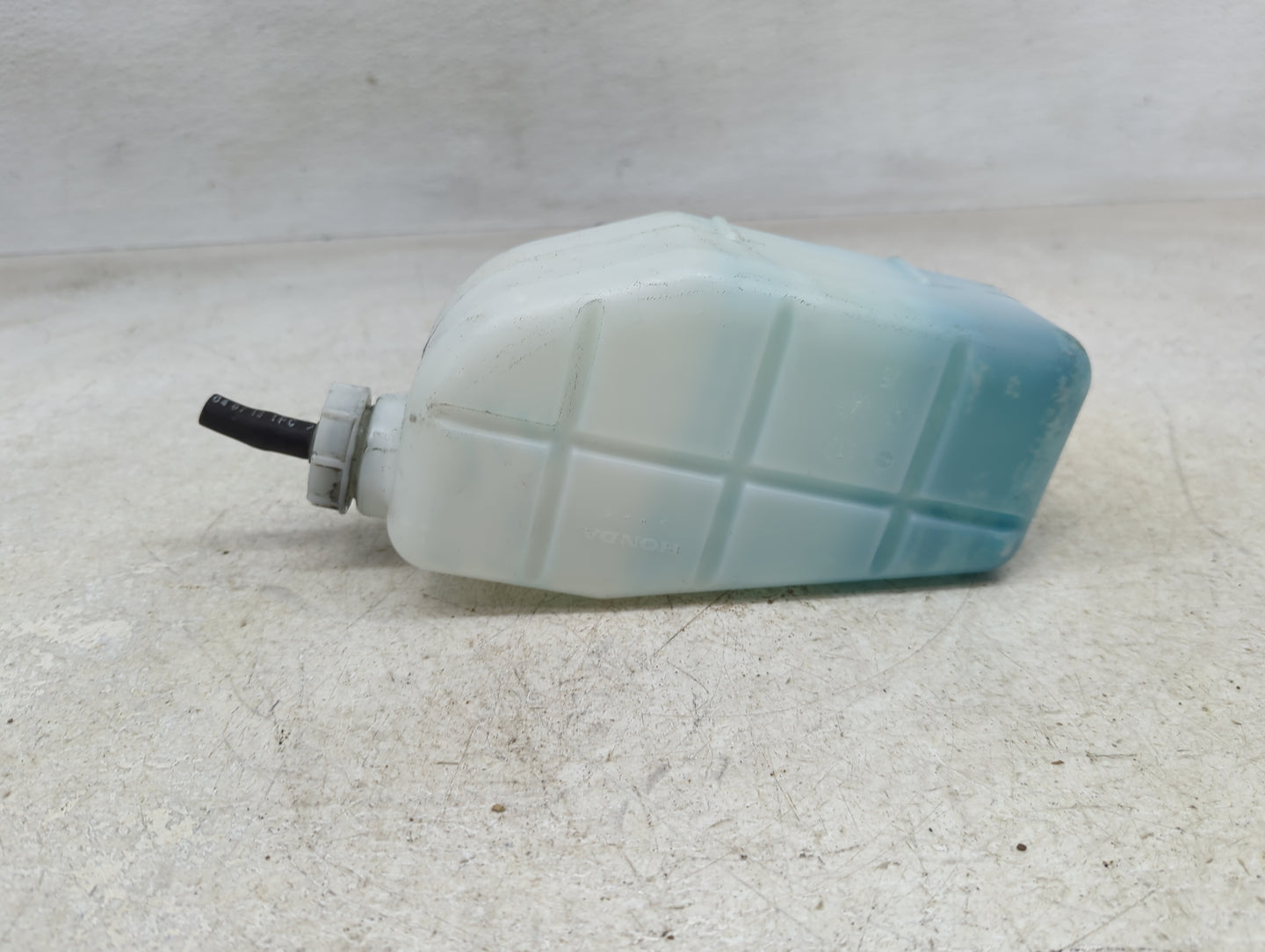 2012-2016 Honda Cr-v Radiator Coolant Overflow Expansion Tank Bottle 1393585 - Oemusedautoparts1.com