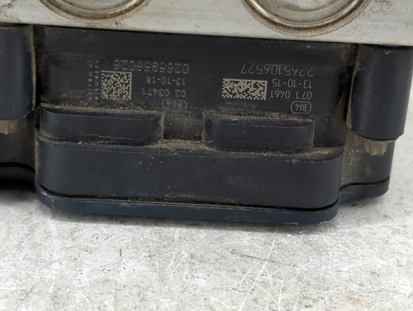 2014 Honda Cr-V ABS Pump Control Module Replacement P/N:57110-T0H-A112-M1 Fits OEM Used Auto Parts - Oemusedautoparts1.com