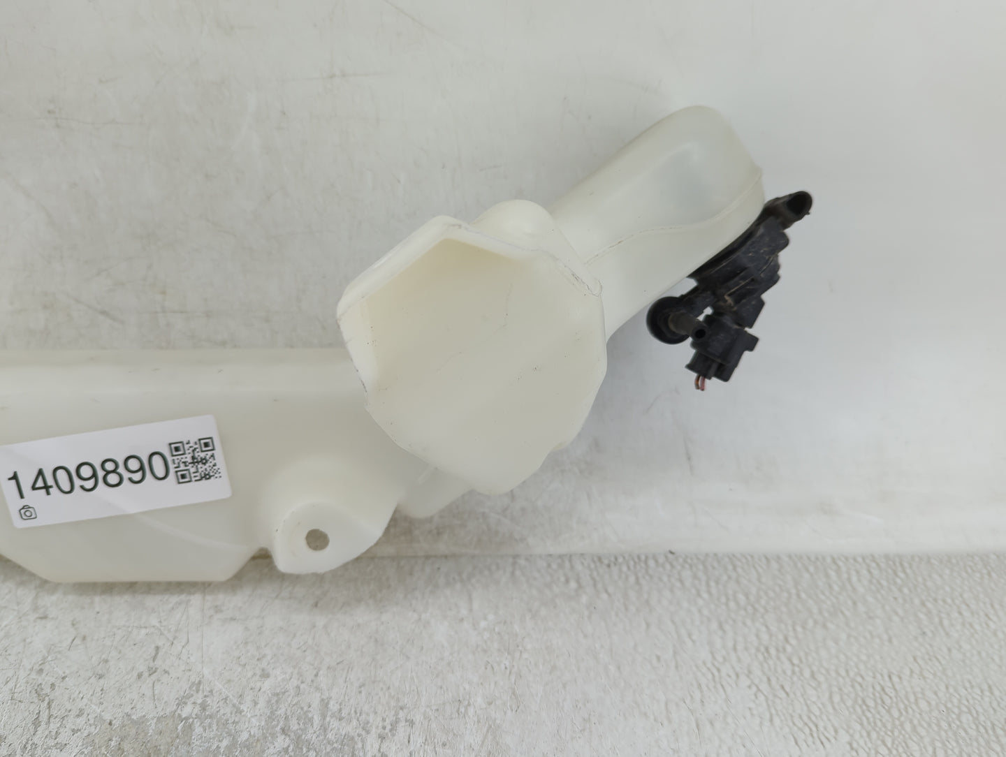 2014-2014 Honda Cr-v Windshield Washer Fluid Reservoir Bottle Oem - Oemusedautoparts1.com
