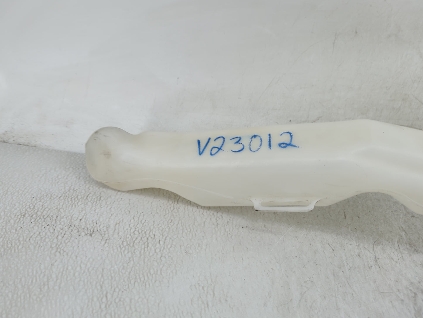 2014-2014 Honda Cr-v Windshield Washer Fluid Reservoir Bottle Oem - Oemusedautoparts1.com