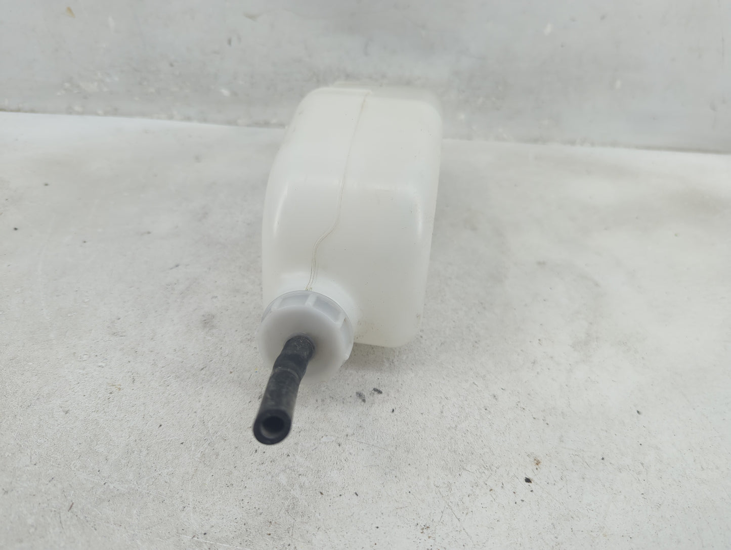 2012-2016 Honda Cr-v Radiator Coolant Overflow Expansion Tank Bottle 1410489 - Oemusedautoparts1.com