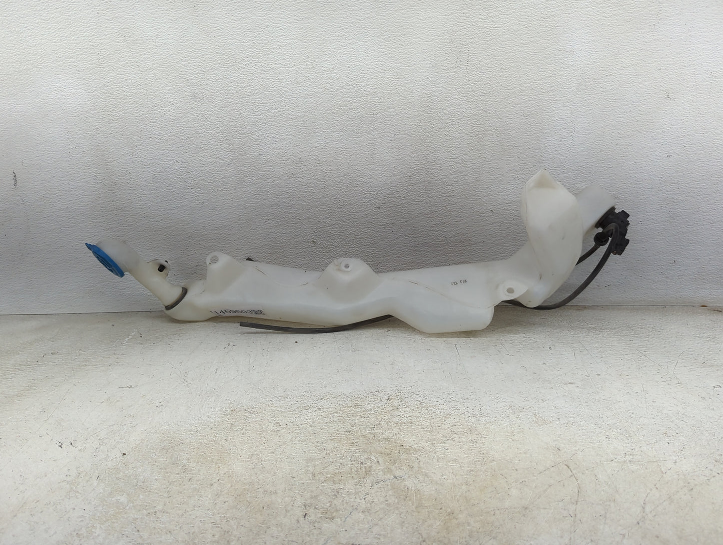 2014 Honda Cr-v Windshield Washer Fluid Reservoir Bottle Oem 1459503 - Oemusedautoparts1.com