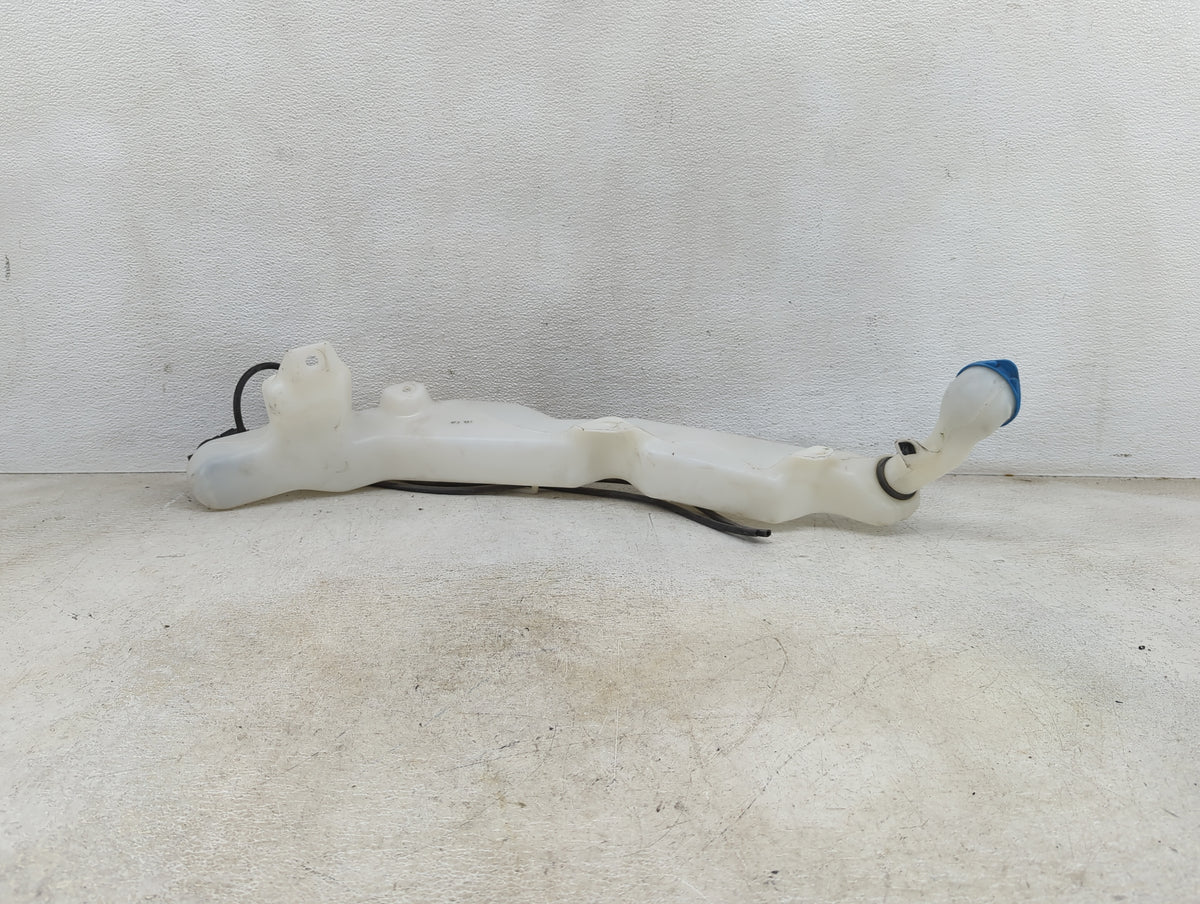 2014 Honda Cr-v Windshield Washer Fluid Reservoir Bottle Oem 1459503 - Oemusedautoparts1.com
