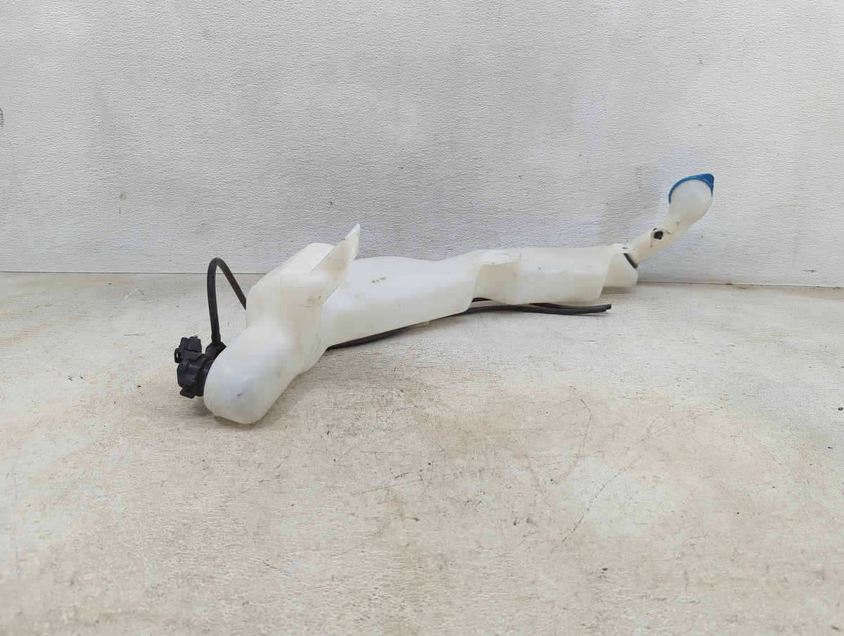 2014 Honda Cr-v Windshield Washer Fluid Reservoir Bottle Oem 1459503 - Oemusedautoparts1.com
