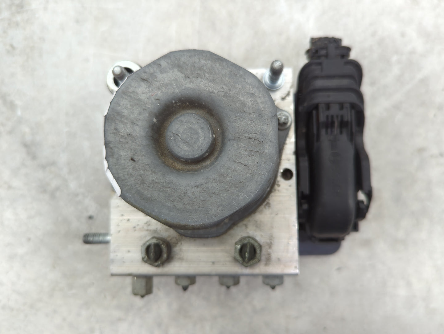 2014 Honda Cr-V ABS Pump Control Module Replacement P/N:0265956026 2265106455 Fits OEM Used Auto Parts - Oemusedautoparts1.c