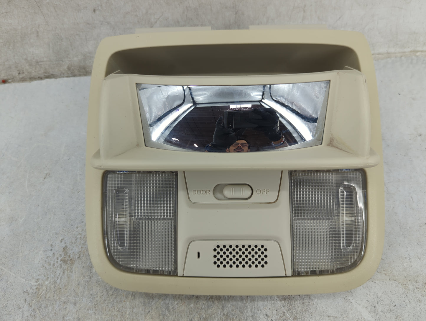 2012-2016 Honda Cr-v Overhead Roof Console Beige - Oemusedautoparts1.com