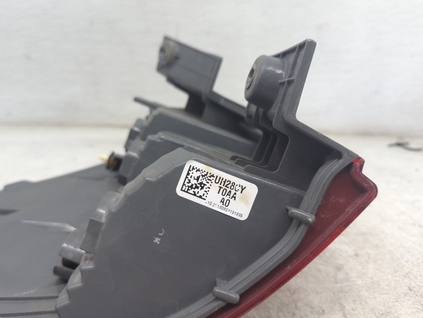 2012-2014 Honda Cr-V Tail Light Assembly Driver Left OEM P/N:UH28CYT0AAA0 Fits Fits 2012 2013 2014 OEM Used Auto Parts - Oem