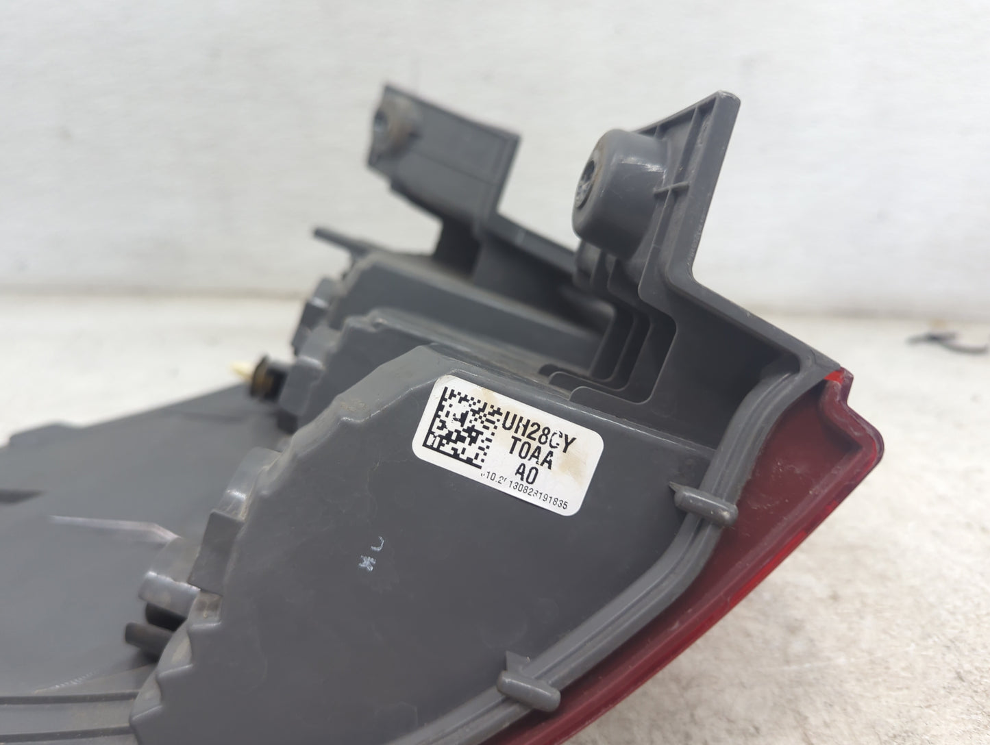 2012-2014 Honda Cr-V Tail Light Assembly Driver Left OEM P/N:UH28CYT0AAA0 Fits Fits 2012 2013 2014 OEM Used Auto Parts - Oem
