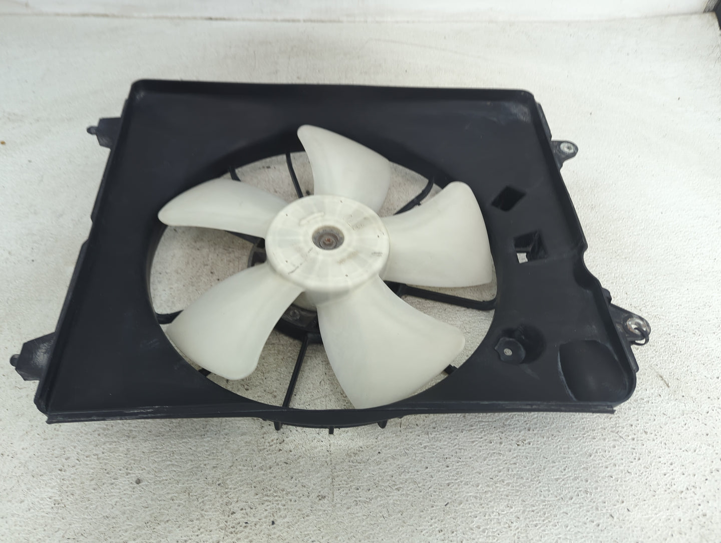 2012-2014 Honda Cr-V Electric Radiator Cooling Fan Motor Assembly Fits Fits 2012 2013 2014 OEM Used Auto Parts - Oemusedauto