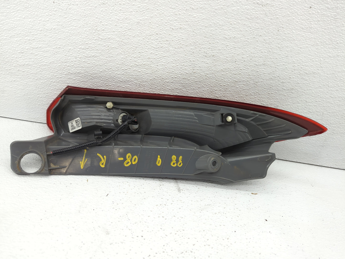 2012-2014 Honda Cr-V Tail Light Assembly Passenger Right OEM P/N:UH06CYTOAAAO UA21CXT0AAA0, UB24DXT0AAA0 Fits Fits 2012 2013